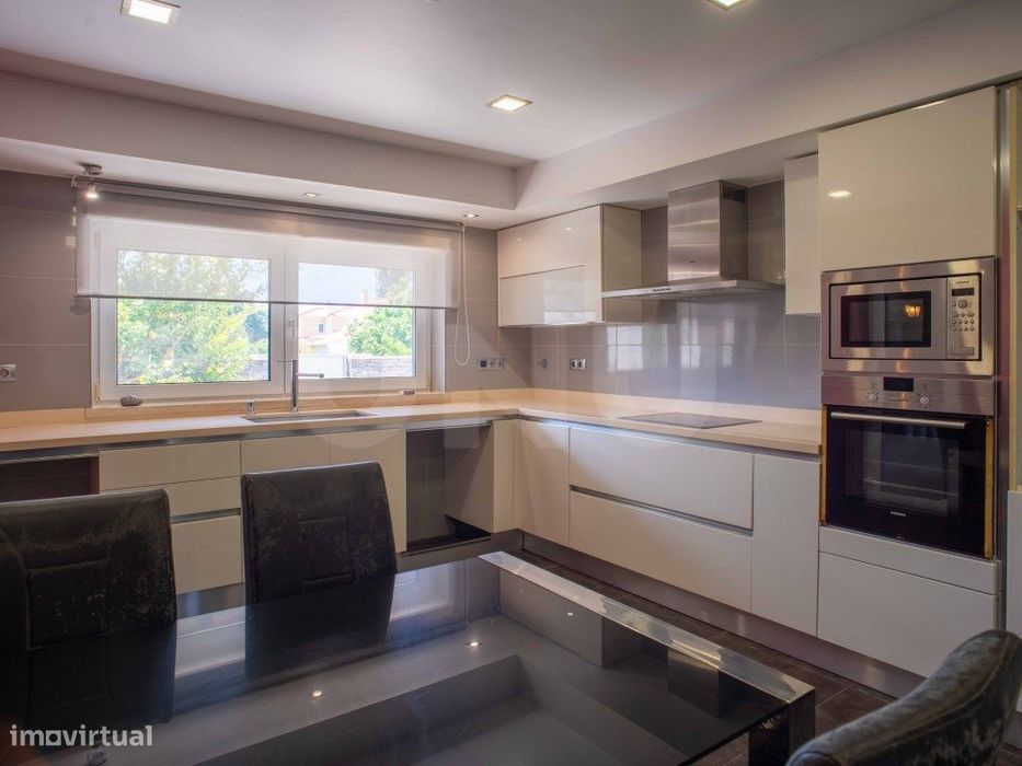 Moradia T4 para venda em Óbidos.