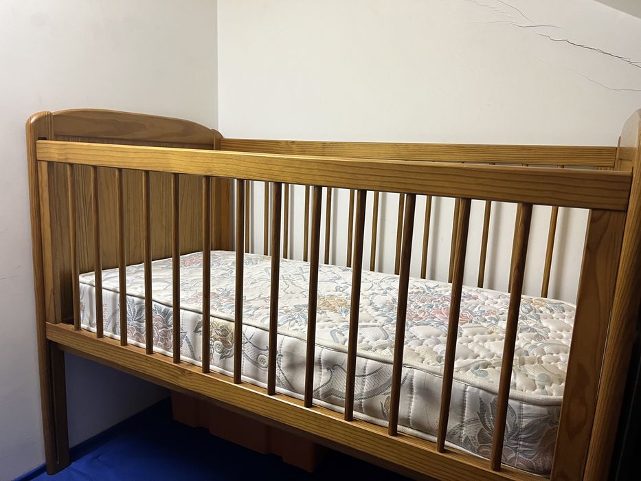 Berço em pinho mais colchão