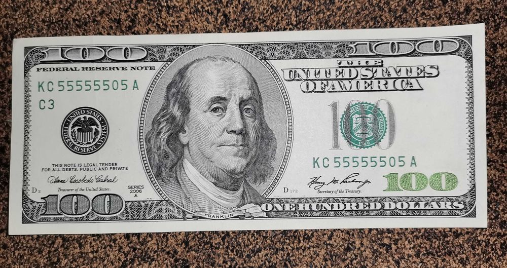Счастливый номер купюра * 100$ со звездой