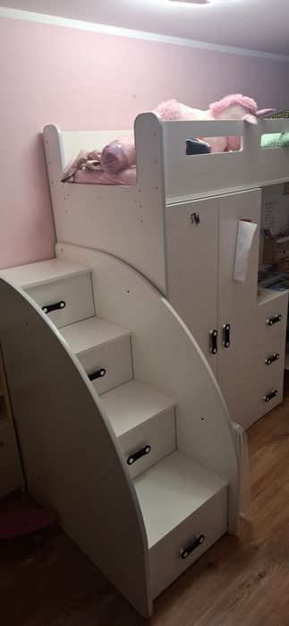 Łóżko młodzieżowe dziecięce że schodkami antresola