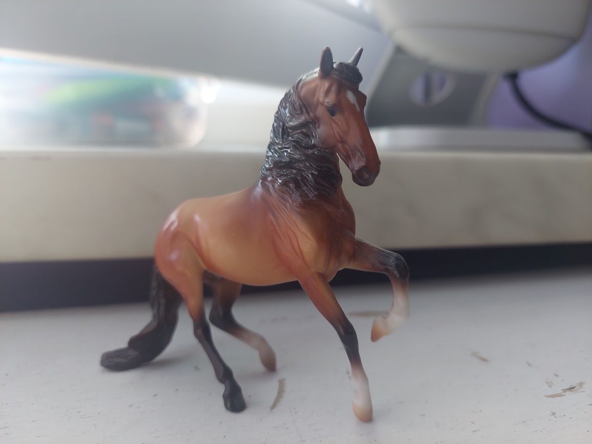 Breyer Stablemates Alborozo (Schleich, CollectA)