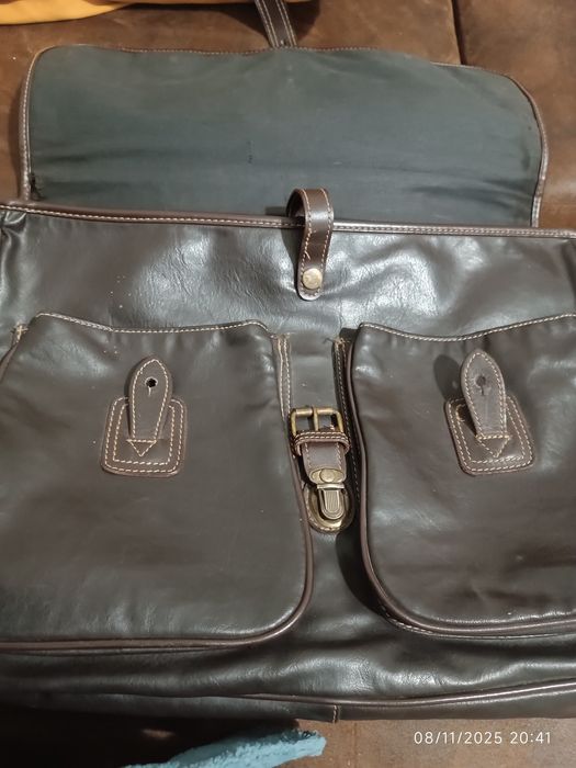 Mala em pele castanha