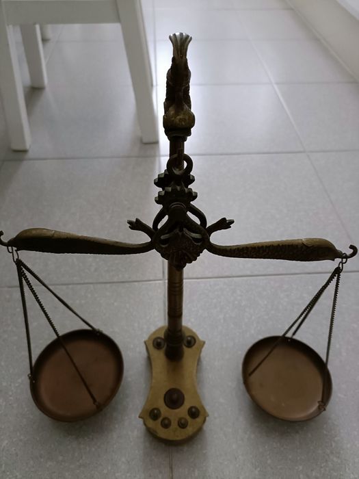 Antiguidade rara balança e cinzeiro