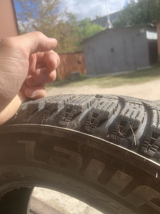 Покришки автомобвльні Laufenn 225/60R17 зима