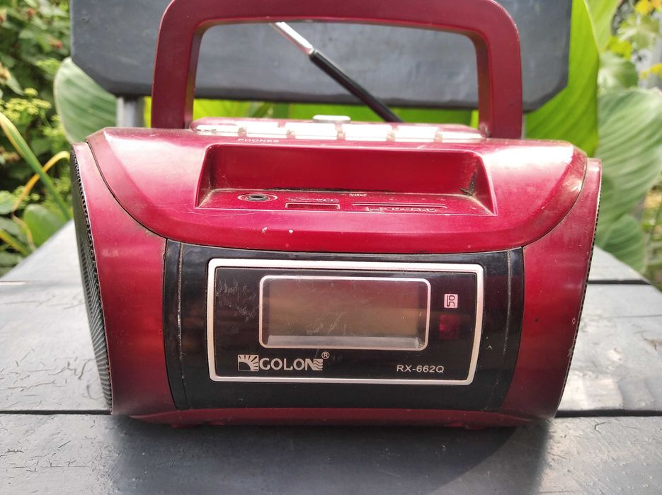 Продам бумбокс радиоприемник GOLON RX-662Q под ремонт