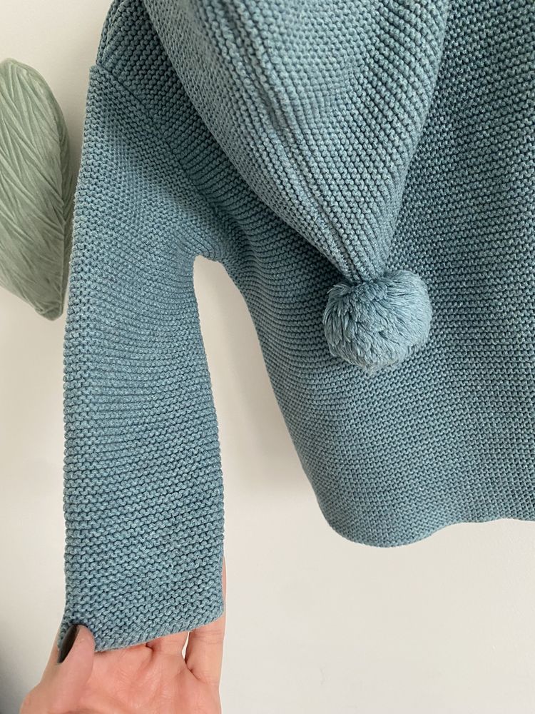 Sweter puri 68 turkusowy na guziki kaptur pomponik jak newbie