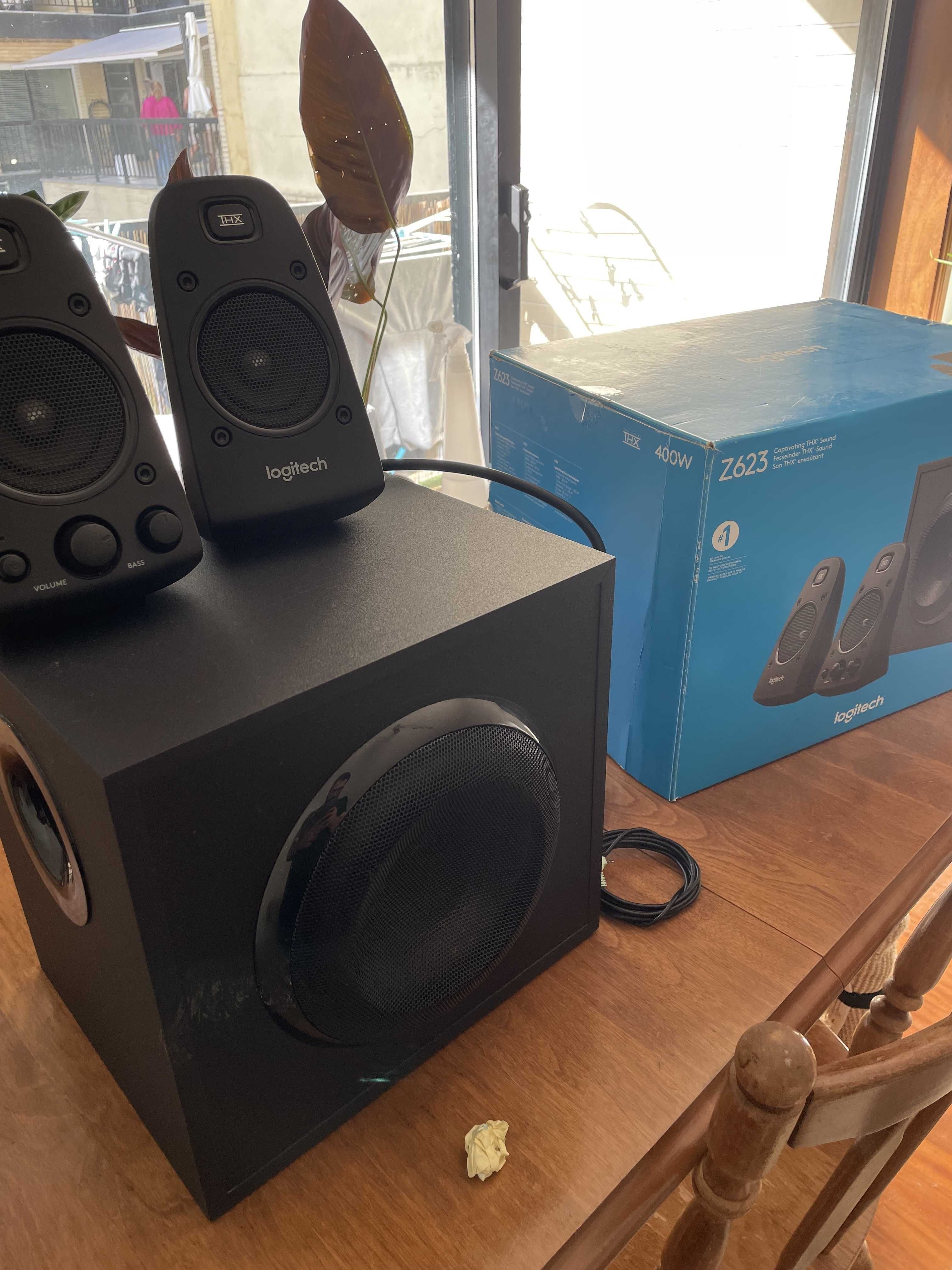 Logitech Colunas Z623 com Subwoofer