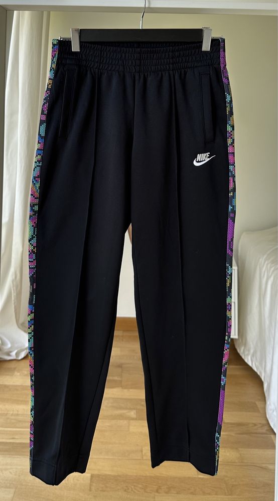 Calças Nike Sportswear preta cintura subida