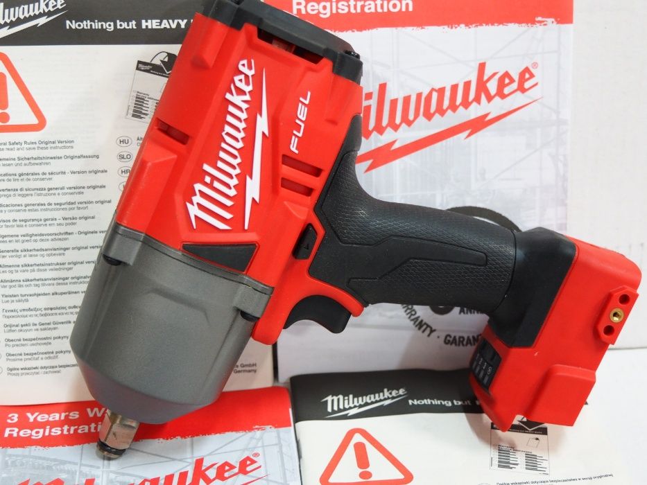 Klucz udarowy MILWAUKEE M18 FHIWF moc 1898Nm uchwyt 1/2'' aku