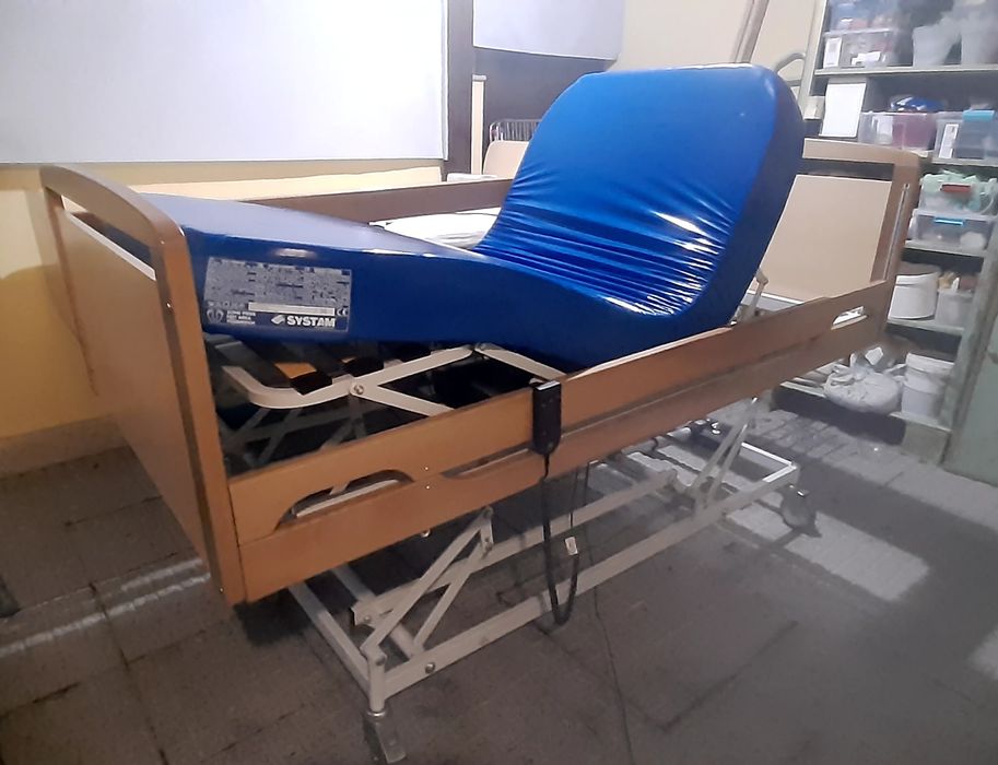 Cama articulada elétrica e elevatória hospitalar