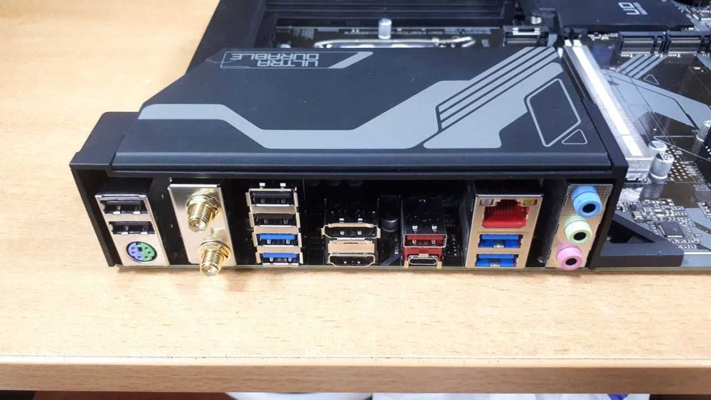 Материнська плата Gigabyte Z790 UD AX