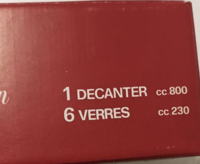 Conjunto garrafa com 6 copos
