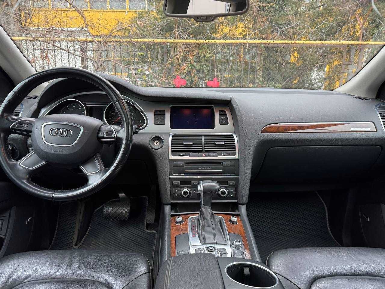 Audi Q7 quattro 2013