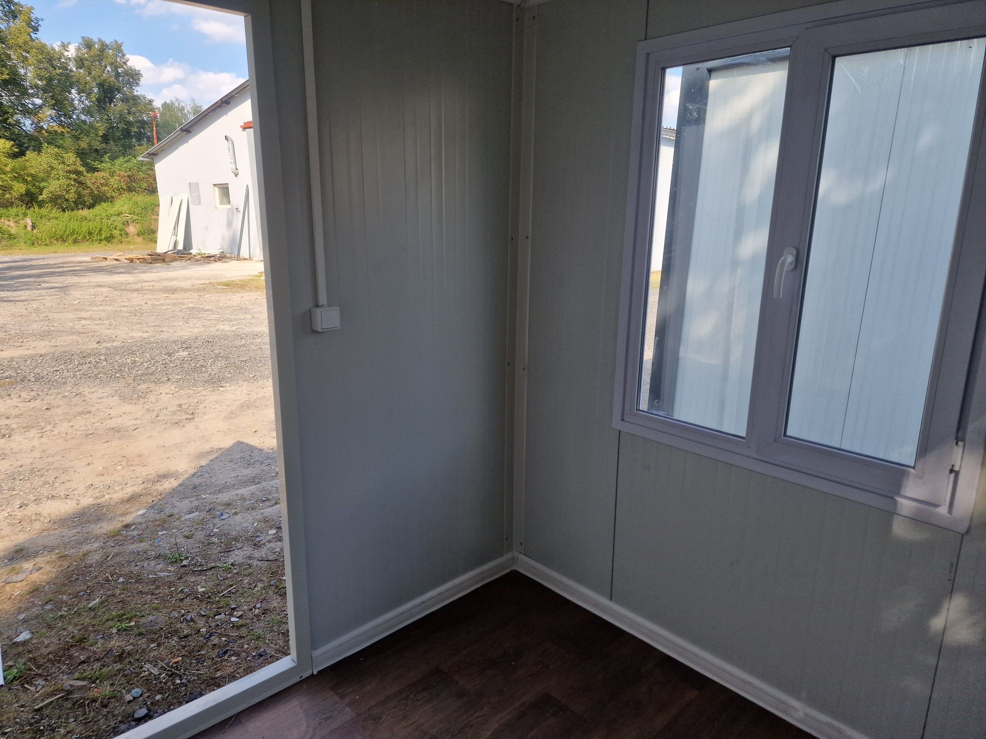 Kontener wartowniczy stróżówka całoroczny 2,4x2,4m nowy gwar. 5,8m²