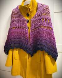 Szydełkowa chusta narzutka ombre fiolet handmade poncho