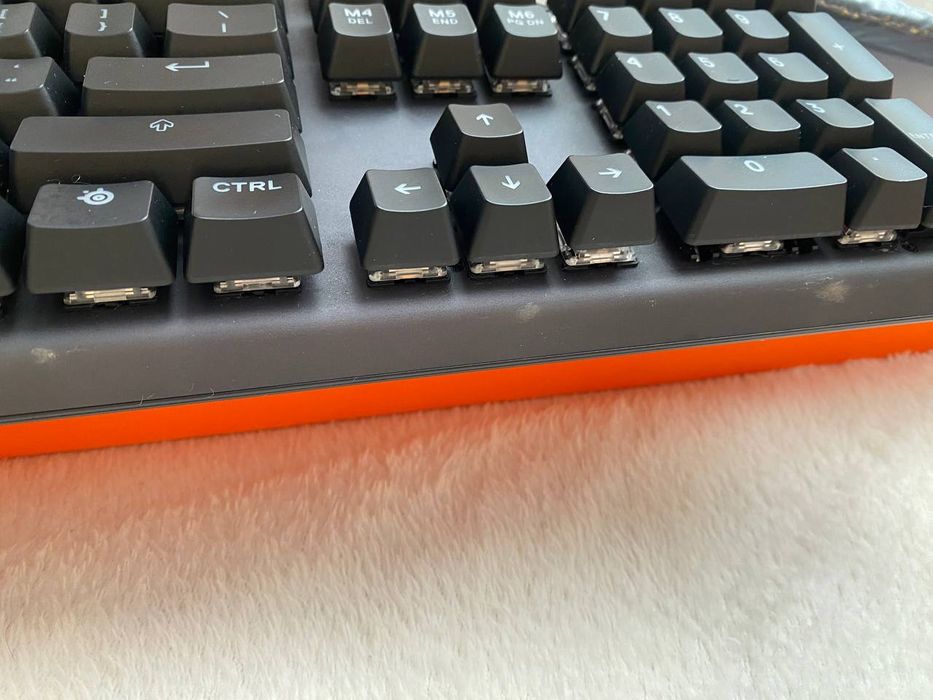 Клавіатура Steelseries Apex pro us 64626 ( вітринний зразок)