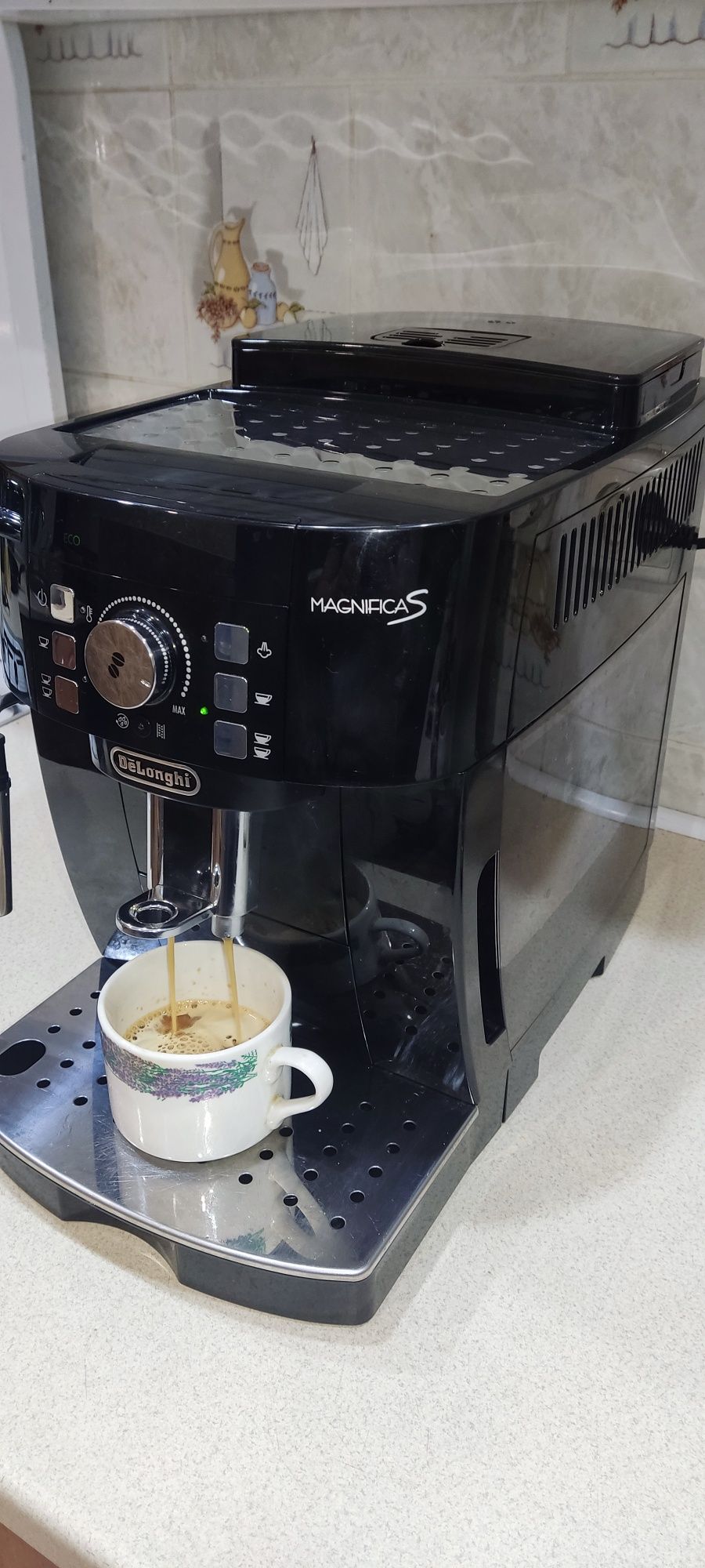 Кофемашина Delonghi Magnifica S 2018год