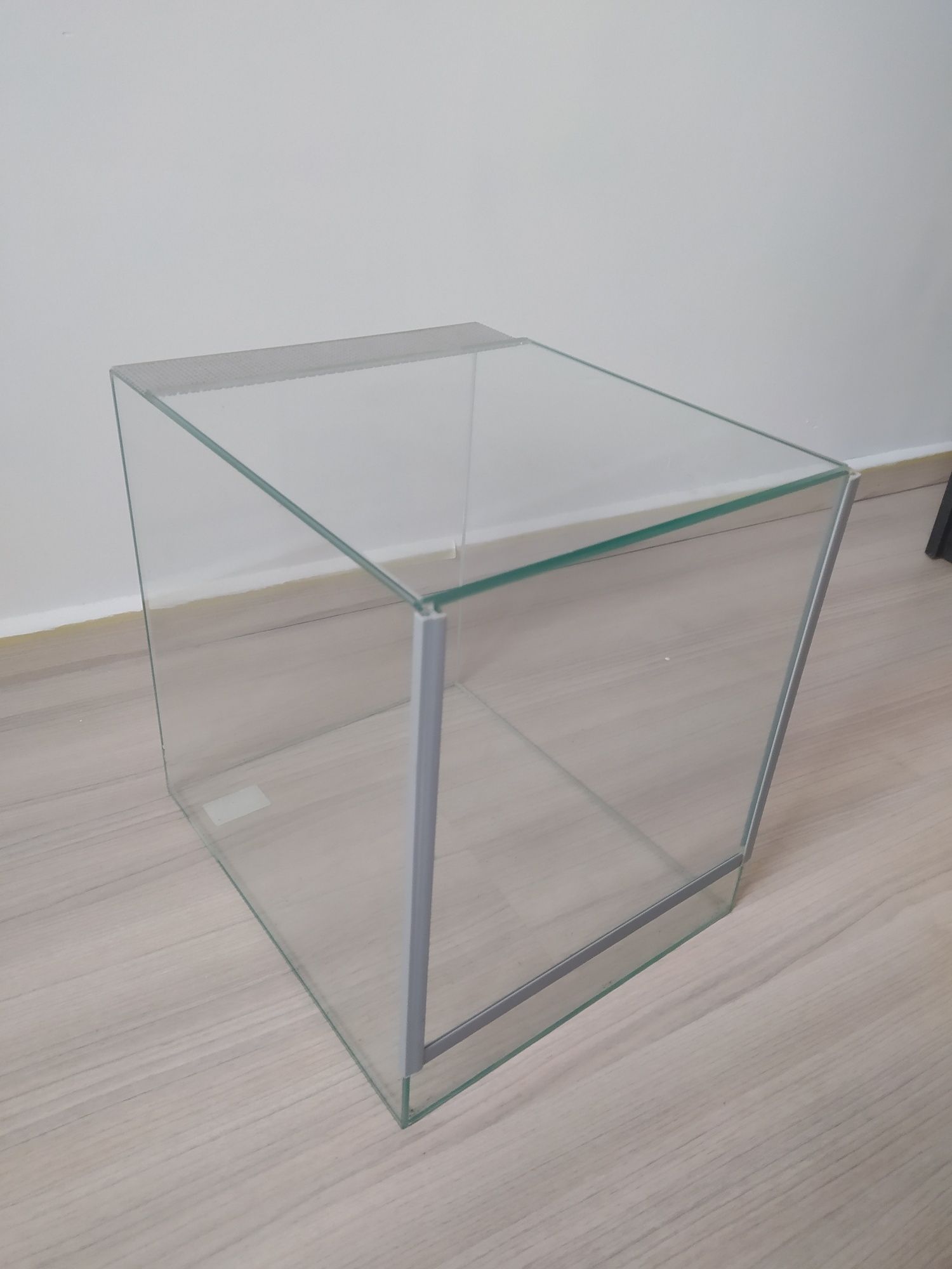 Terrarium dla małego żółwia, gada itp. z wentylacją