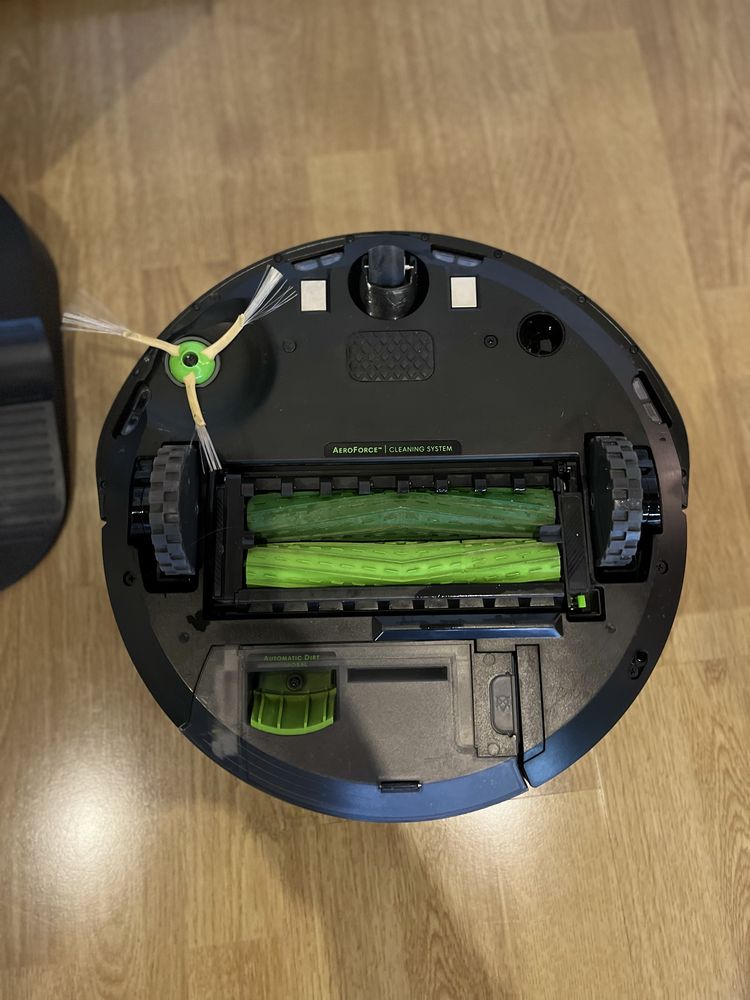 Robot Roomba i3+ ze stacją Clean Base +  wirtualna sciana