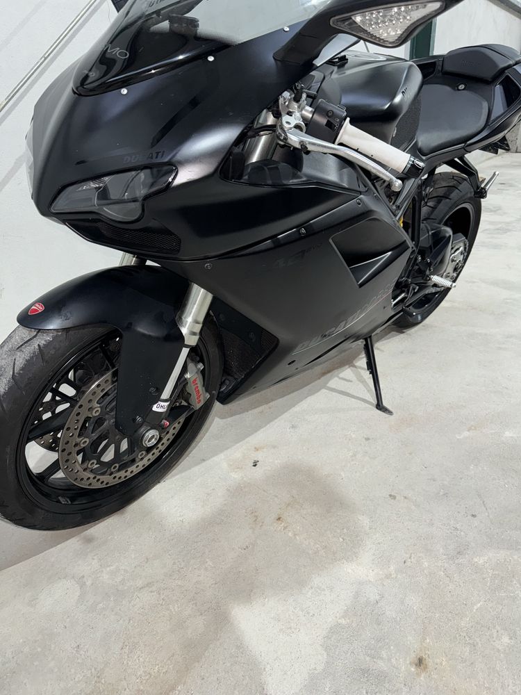 Ducati 848 evo 2011