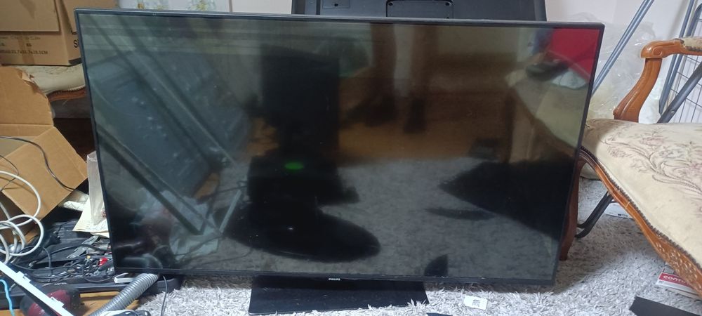 TV Philips com ecrã partido