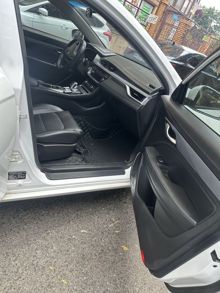 Geely Emgrand EV450