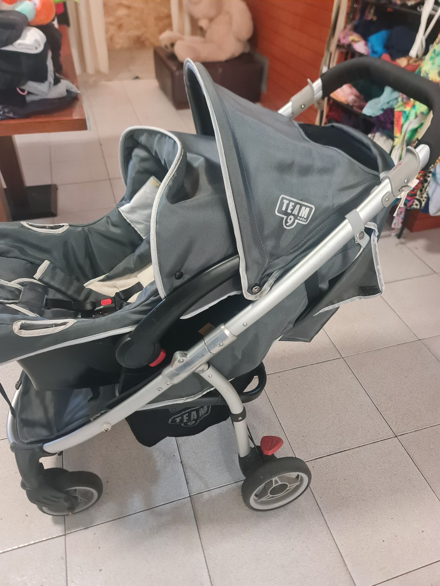 Vendo carrinho de bebé com babycoque