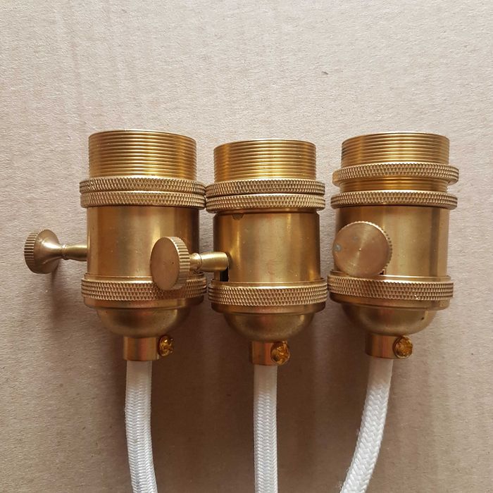 Патрон под лампу 220В.