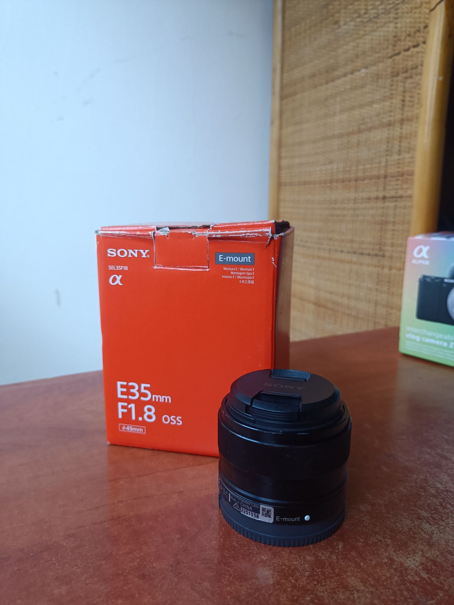 Sony ZV-E10 + Lente sony 35mm OSS f/1.8  + TT Artisan 10mm f/2 + Acess