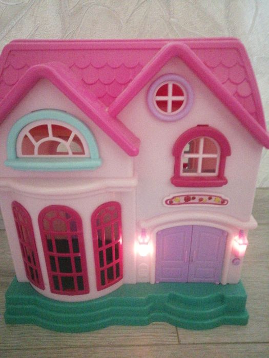 Ляльковий будинок з дзвоником