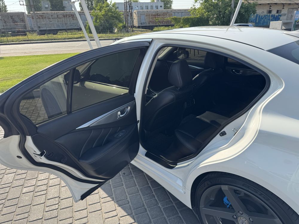 Продам Infiniti Q50 2.2 дизель 2015 год