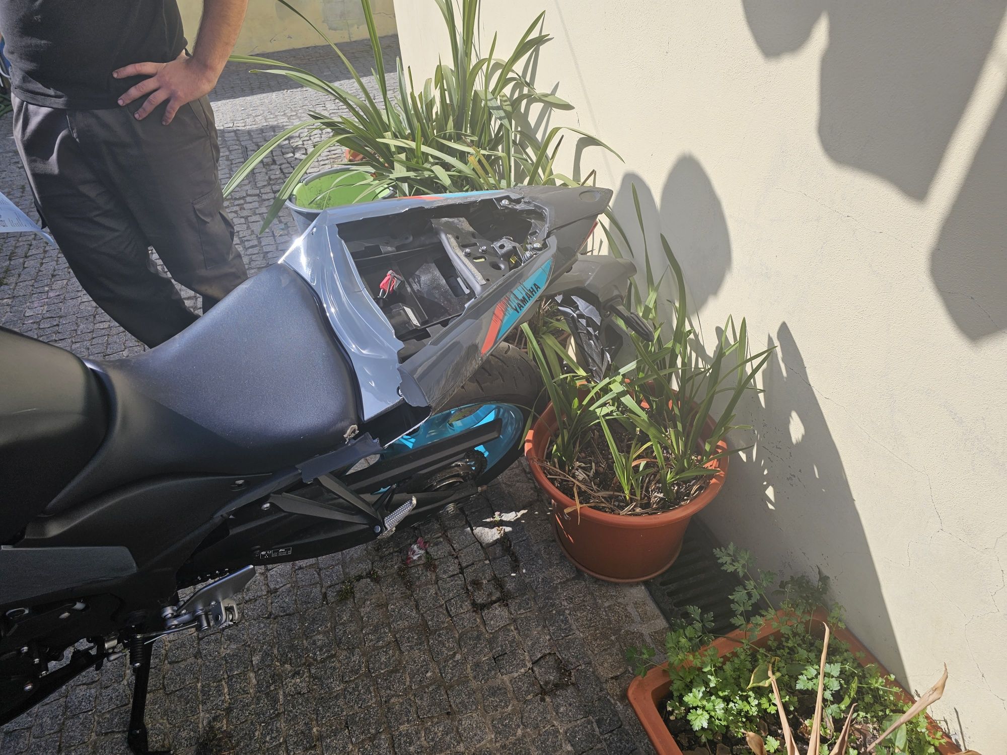 Mota mt03 acidentada com alguma peça novas