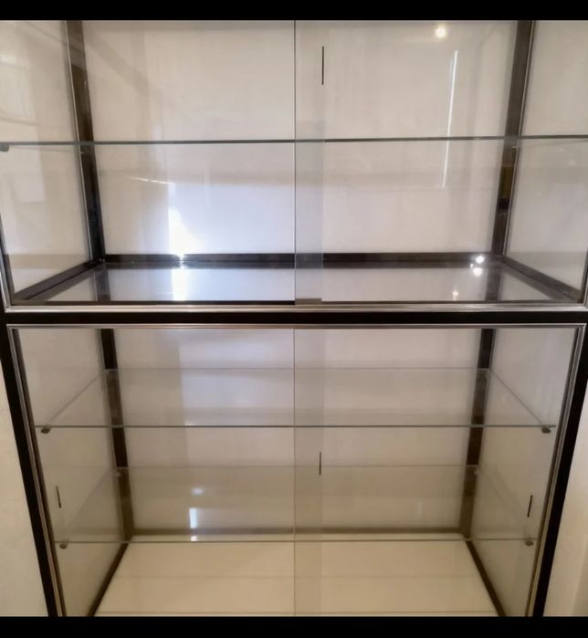 Vitrine em vidro com 5 prateleiras