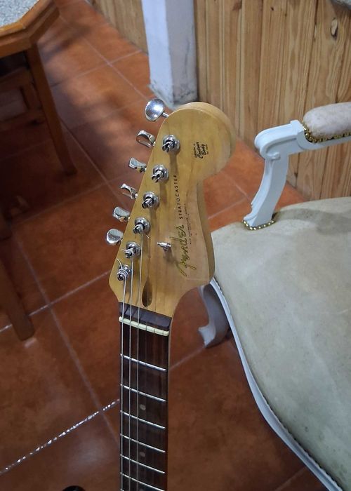 Guitarra fender strat