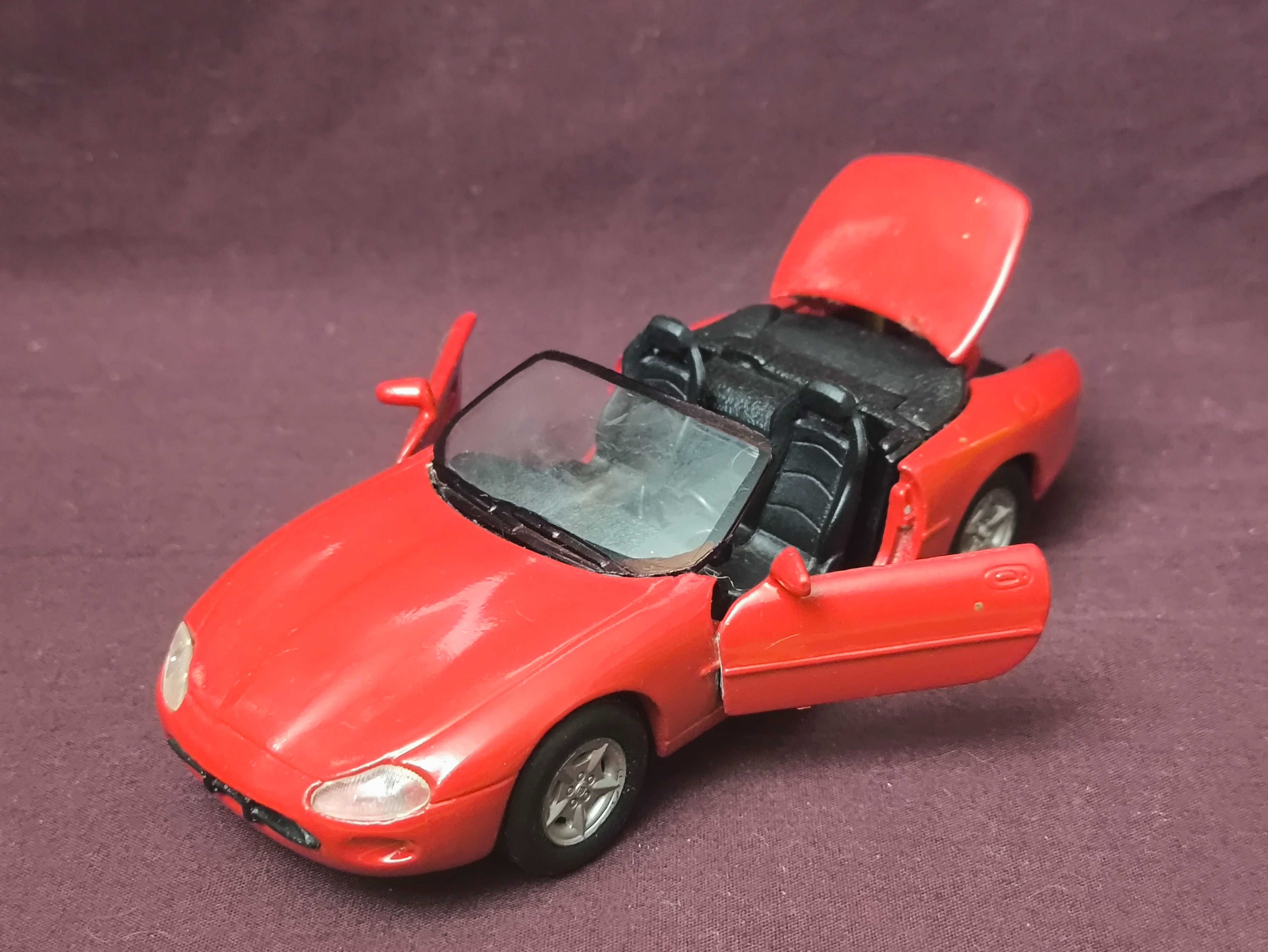 Машинка инерционная Jaguar XK8 1:43 Welly