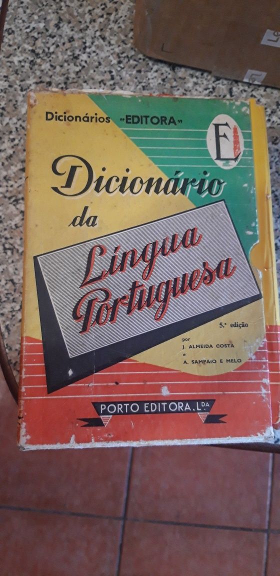 Dicionário de Língua Portuguesa Antigo