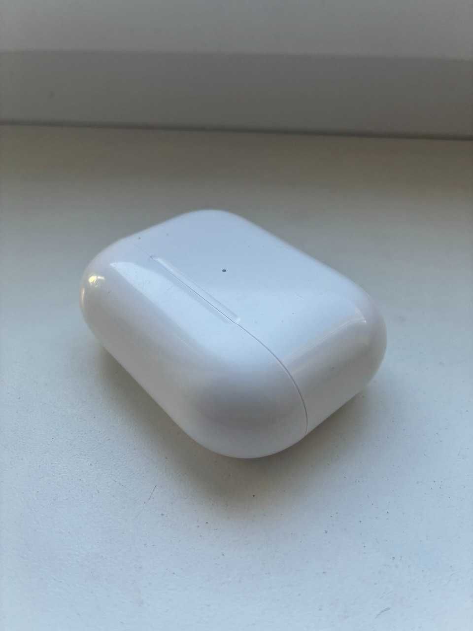 Навушники AirPods Pro 2 із зарядним футляром MagSafe (Lightning)
A2698
