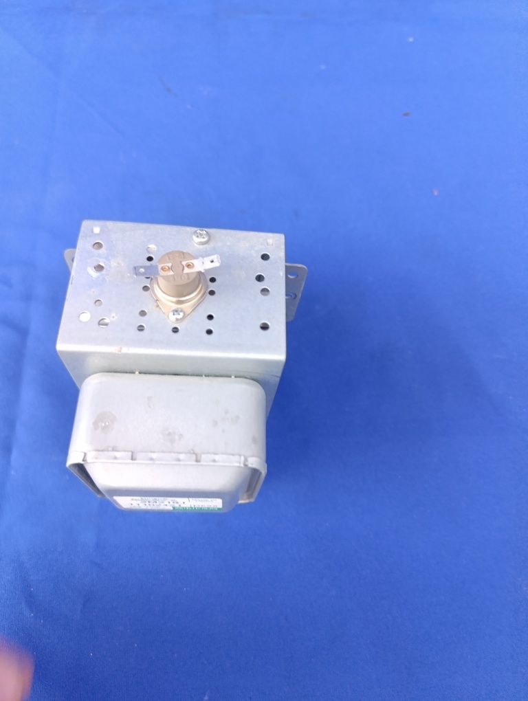 Магнетррн на микроволновую печь для от микроволновки СВЧ 2М219J
