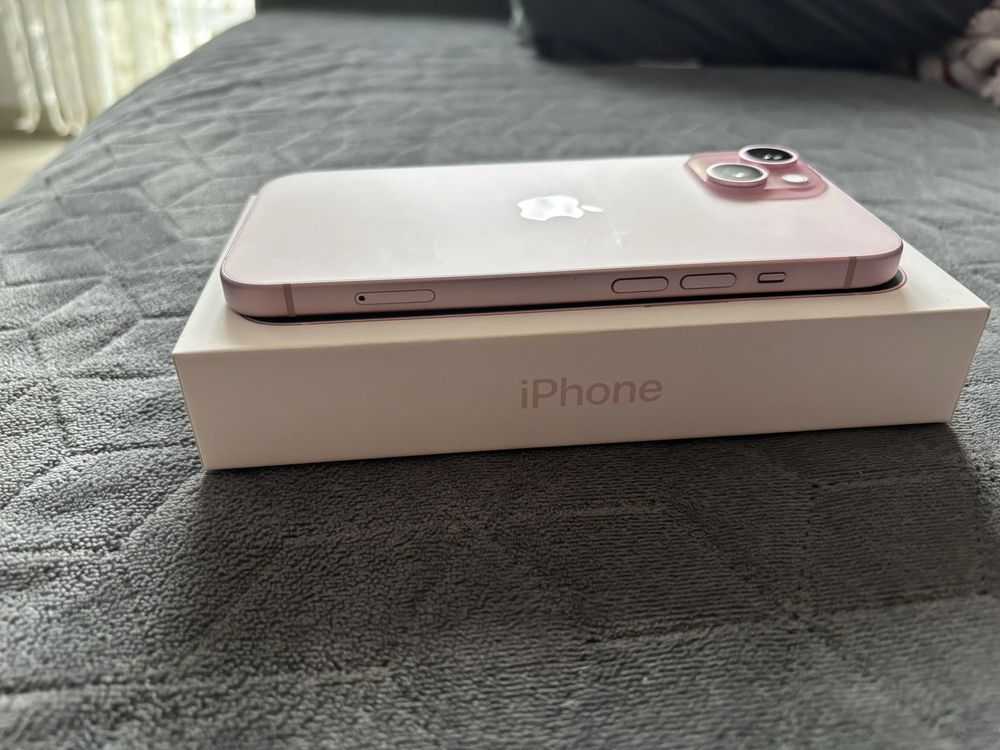 Iphone 15 128gb róż stan idealny cały komplet