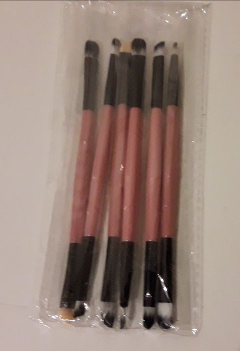Promoção 6 pincéis de maquiagem novos
