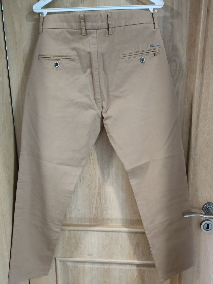 Spodnie Chino Lavard L camel model slim jak nowe igła Pas 46 Dł 100