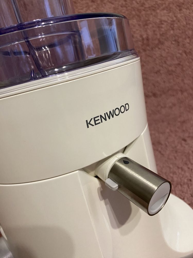 Соковыжималка Kenwood JE 680 центробежная