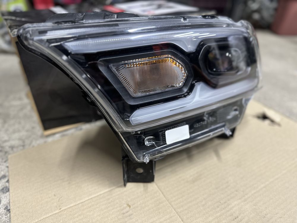 Dodge durango 2022 фара левая led