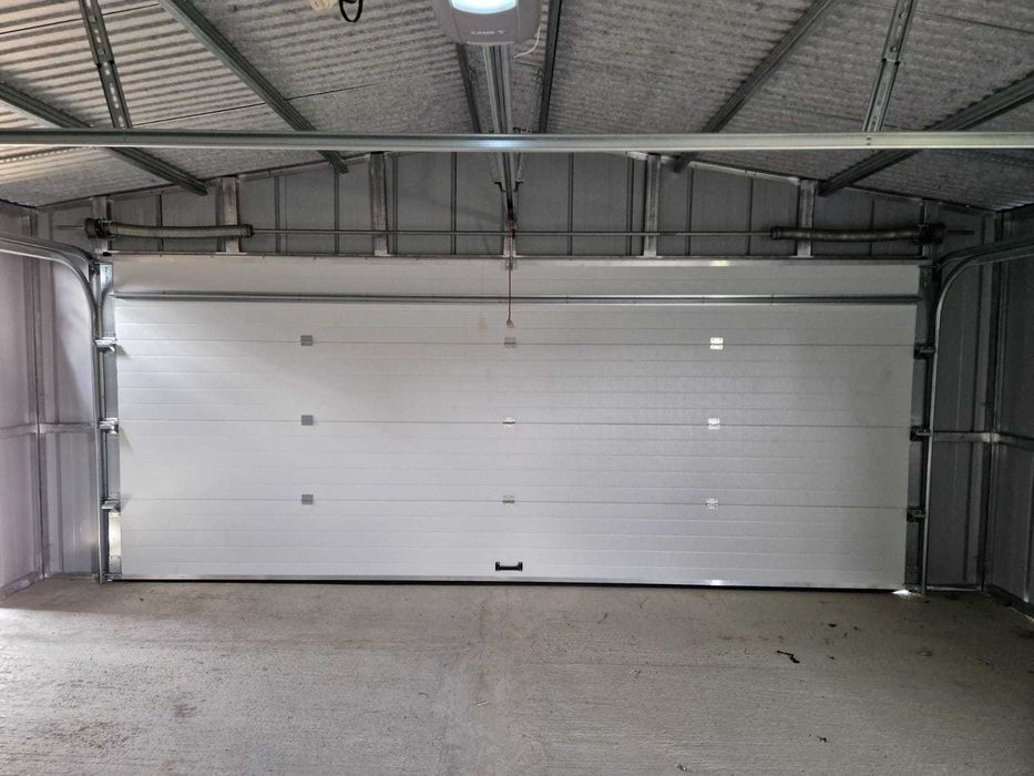 Garaż 7x5,5m blaszany garaż blacha NA RĄBEK brama segmentowa okno fix