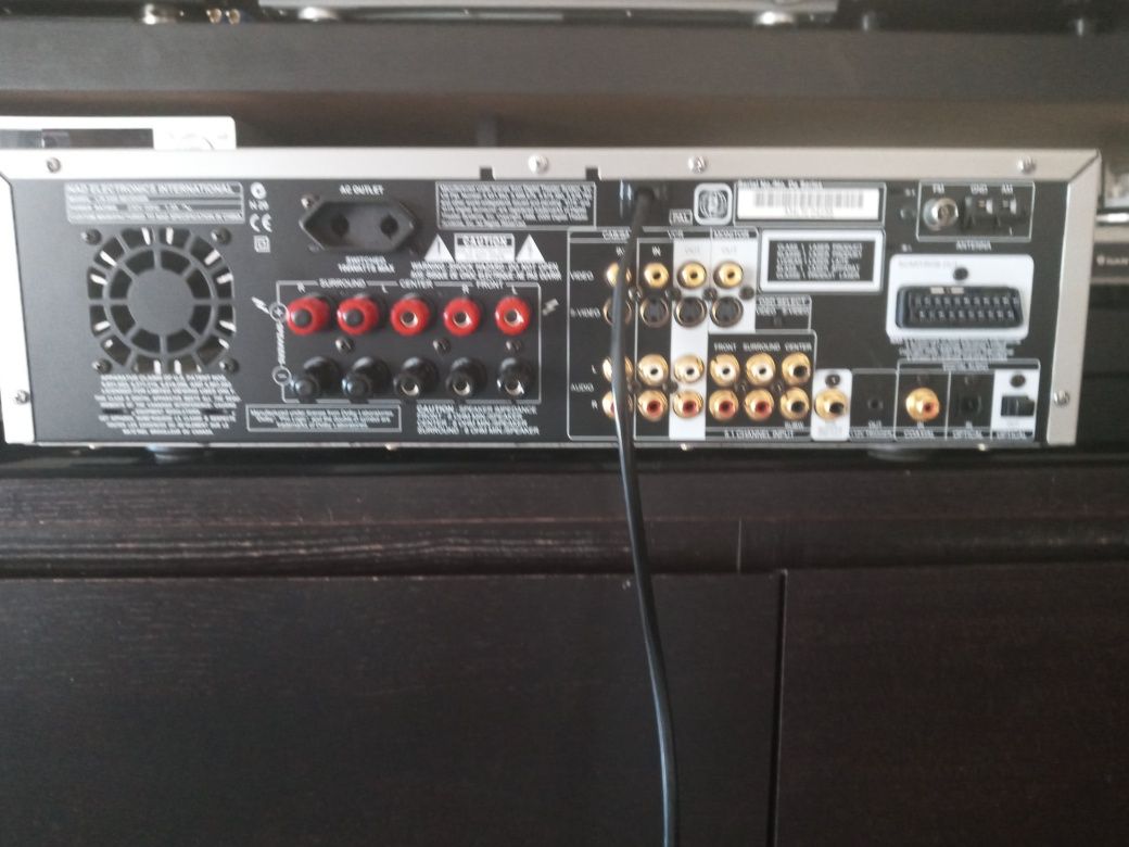 Amplificador/receiver NAD L70