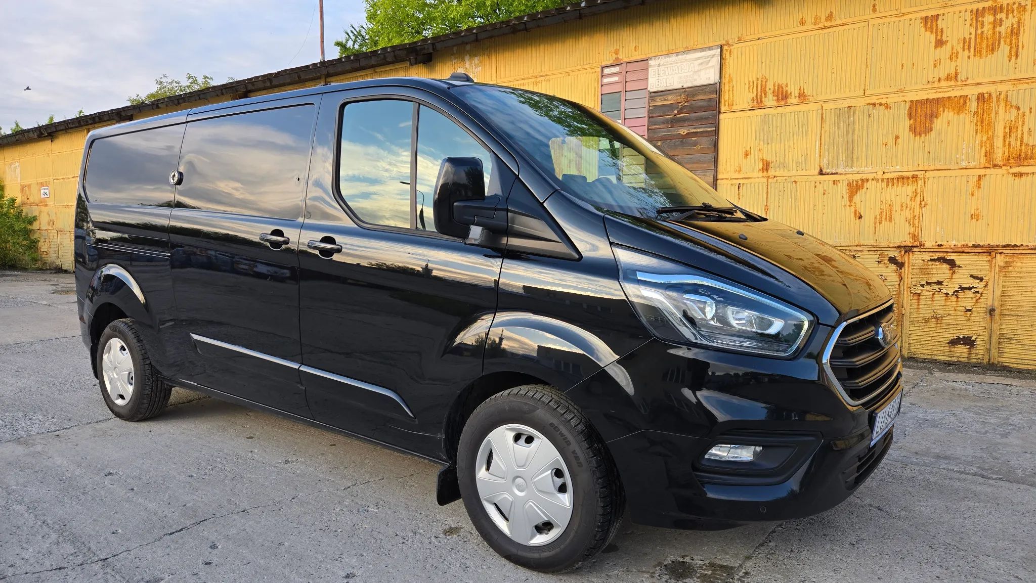 Ford transit custom  FUL LIMITED 2.0Tdci 170ps L2H1 FV23% Bi-Xenon Automat Car Play Webasto