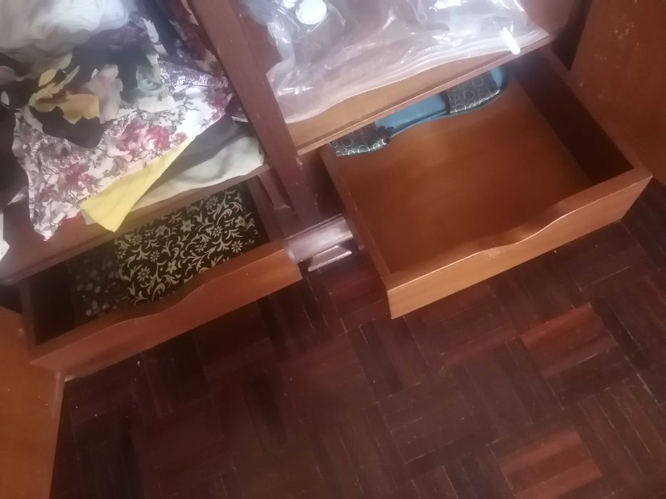 Roupeiro Vintage de 4 portas, com espelho e gavetas