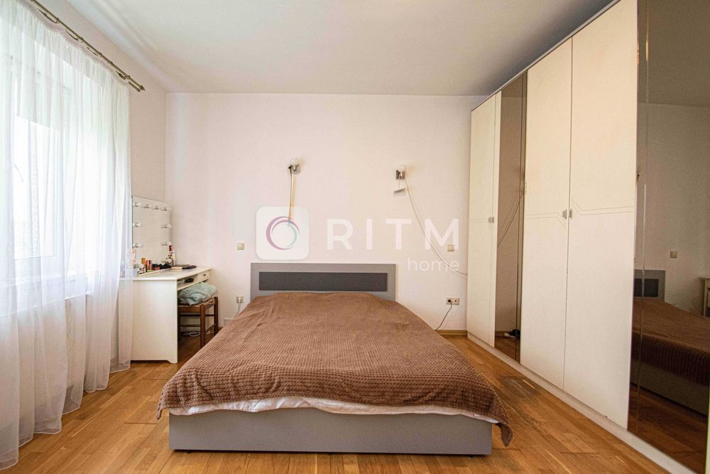 Продається  2-рівневий будинок з загальною площею 190м2