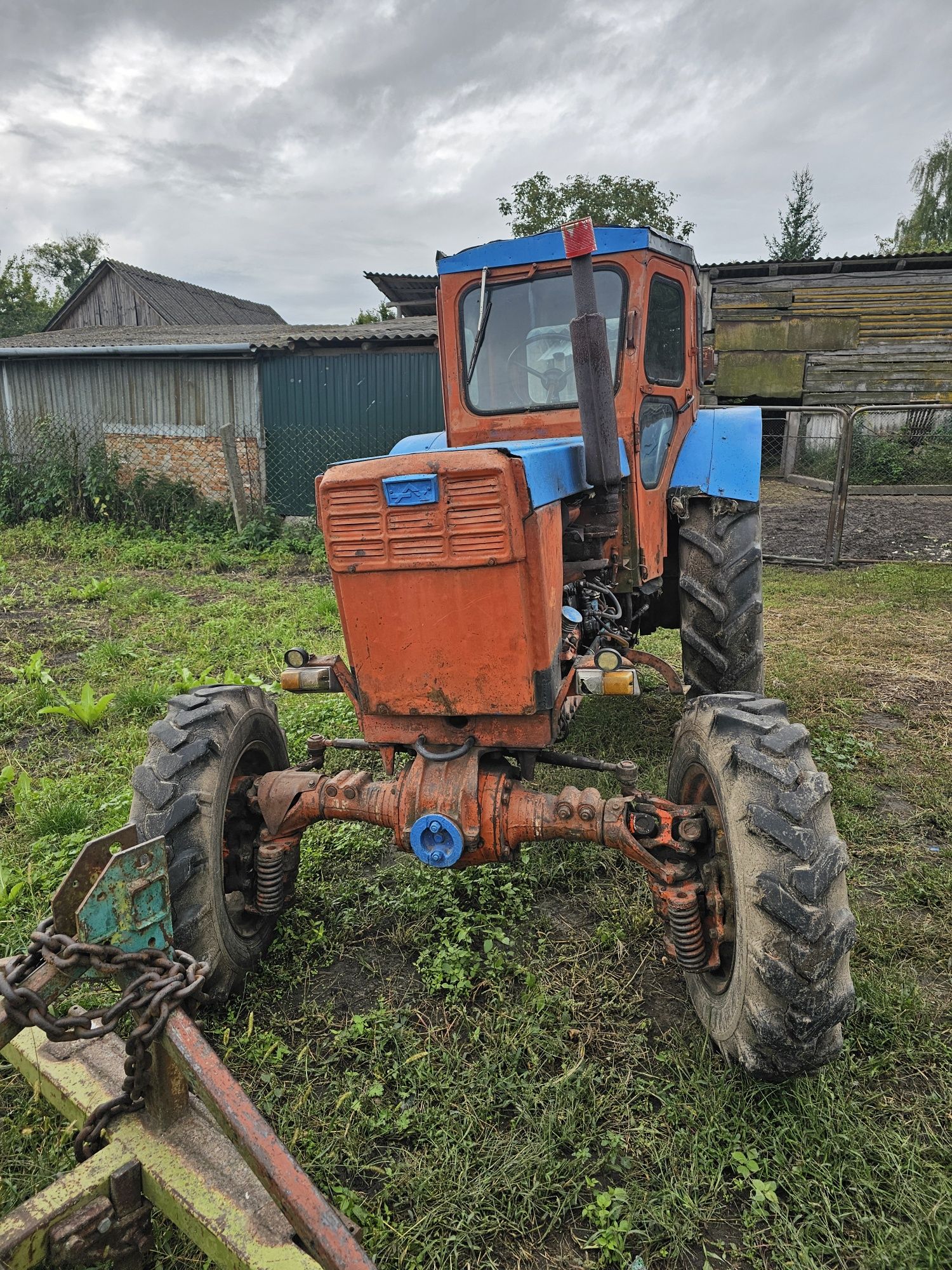 Трактор т-40ам з плугом та причепом