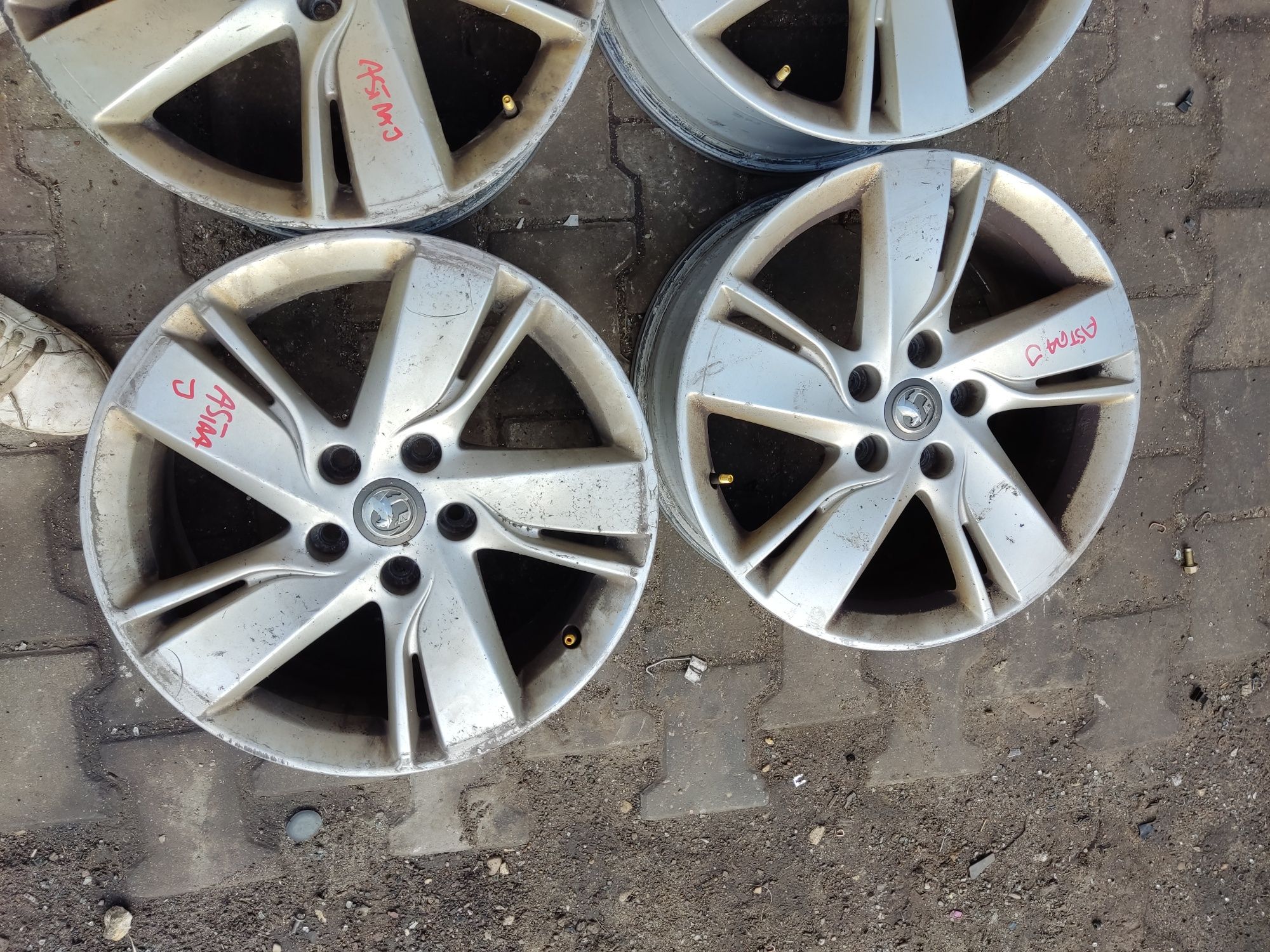 Felgi 17cali OPEL ASTRA J 7j et 44
